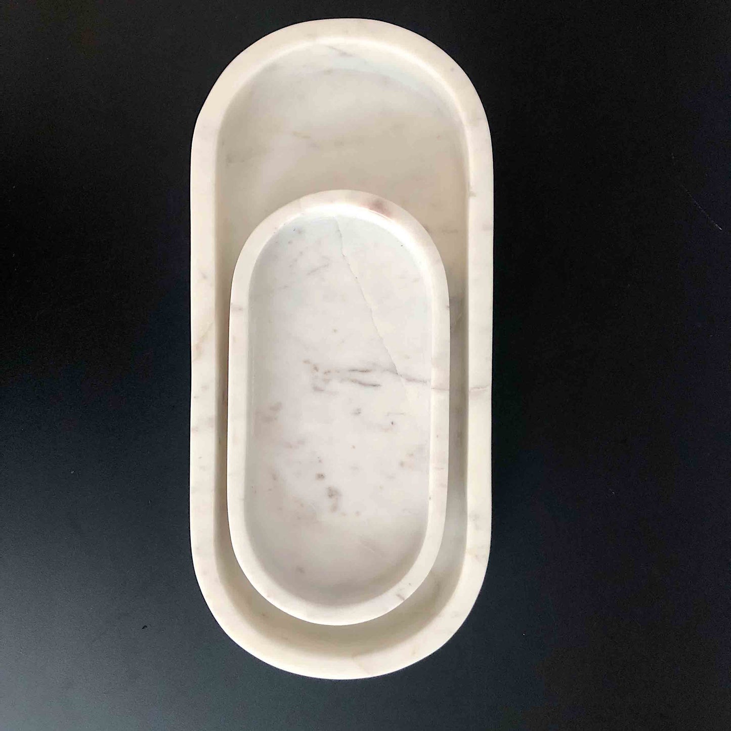 Marmortablett, oval weiß