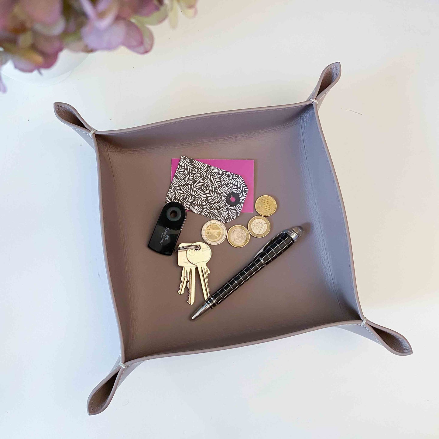 Lederschale Taschenleerer Corium 20 x 20 cm, taupe