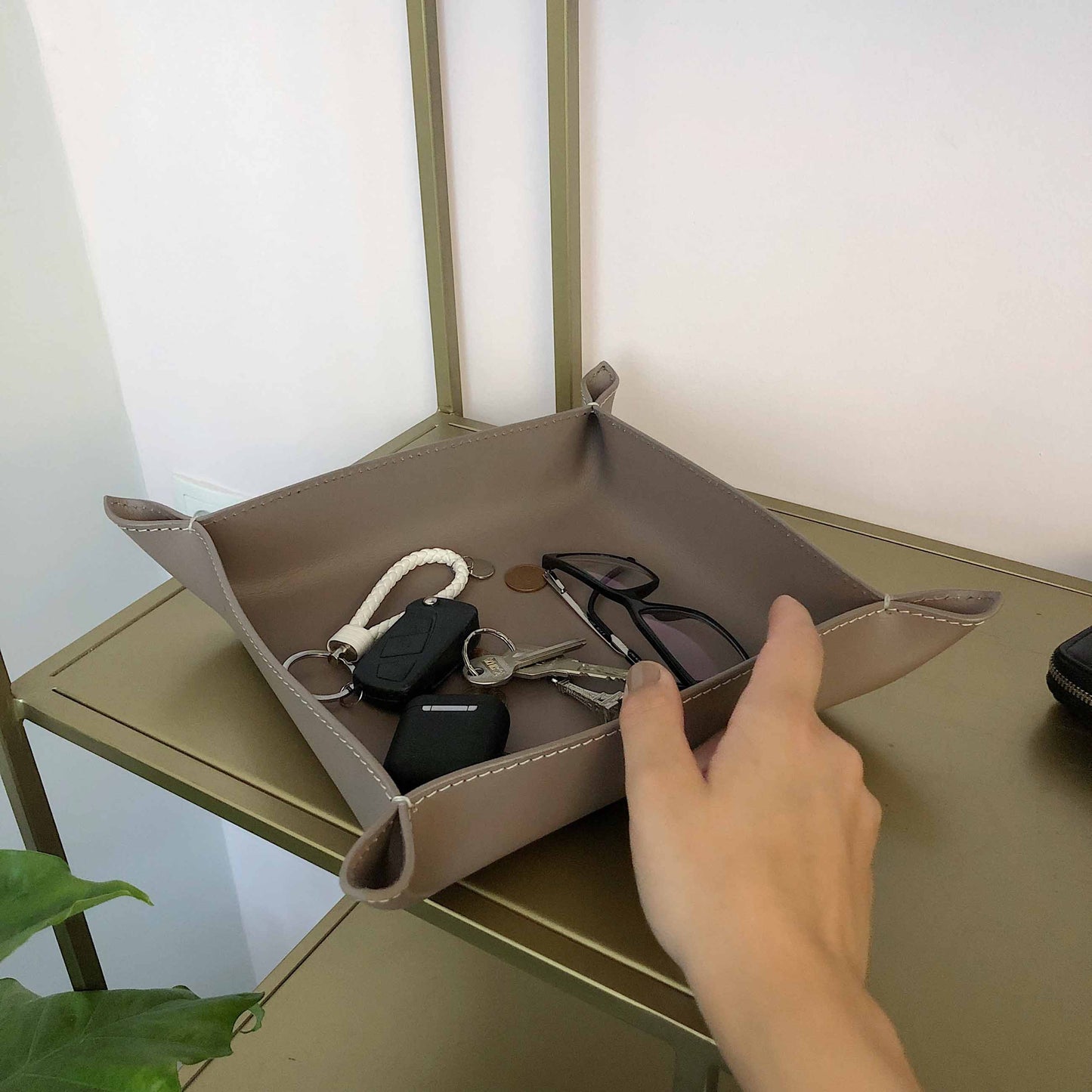 Lederschale Taschenleerer Corium 20 x 20 cm, taupe